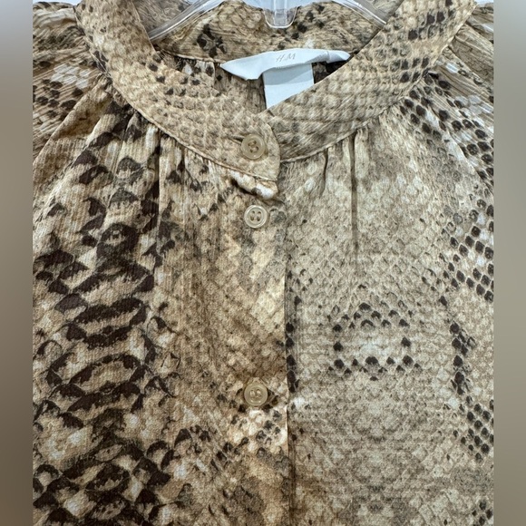 H&M Snake Print Blouse Neutral Animal Print Top Trending Tan Black Size 6 - Picture 15 of 15